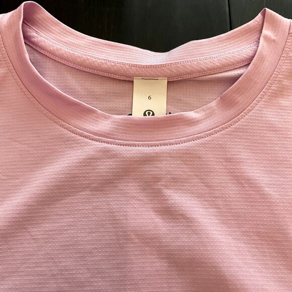 Lululemon Ultralight Waist-Length T-Shirt Purple Crop Tee Women's Size 6 - Picture 3 of 5